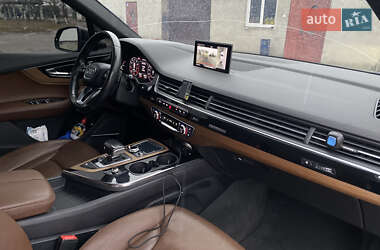 Внедорожник / Кроссовер Audi Q7 2016 в 