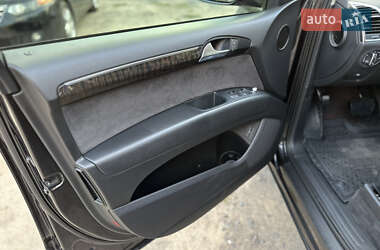 Позашляховик / Кросовер Audi Q7 2013 в 