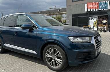 Внедорожник / Кроссовер Audi Q7 2017 в 