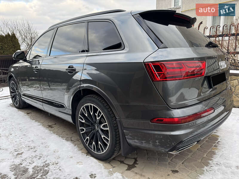 Позашляховик / Кросовер Audi Q7 2015 в Золочеві