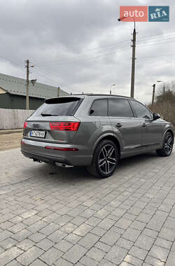 Внедорожник / Кроссовер Audi Q7 2017 в 