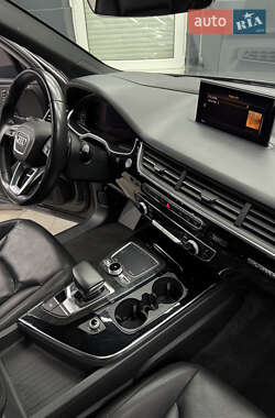 Внедорожник / Кроссовер Audi Q7 2017 в 