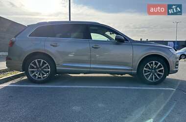 Внедорожник / Кроссовер Audi Q7 2016 в 