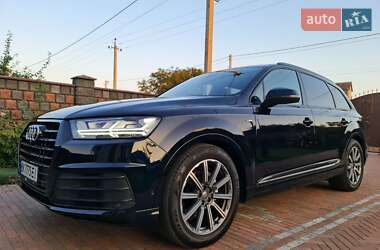 Внедорожник / Кроссовер Audi Q7 2017 в Ровно