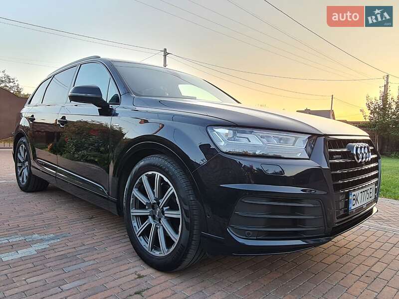 Внедорожник / Кроссовер Audi Q7 2017 в Ровно