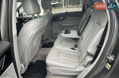 Позашляховик / Кросовер Audi Q7 2018 в 