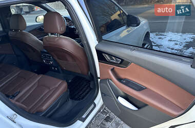 Позашляховик / Кросовер Audi Q7 2017 в 