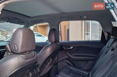 Внедорожник / Кроссовер Audi Q7 2016 в 