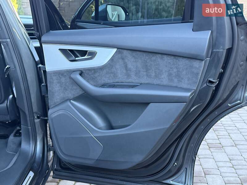 Внедорожник / Кроссовер Audi Q7 2020 в Ровно