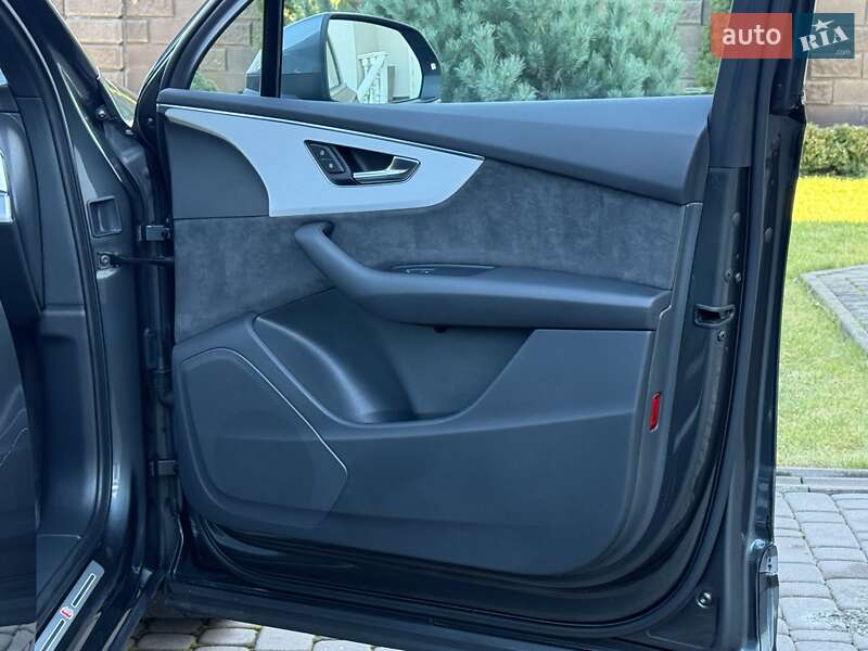 Внедорожник / Кроссовер Audi Q7 2020 в Ровно