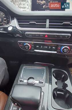 Внедорожник / Кроссовер Audi Q7 2016 в 