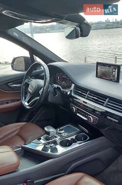 Внедорожник / Кроссовер Audi Q7 2016 в 