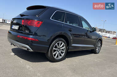 Внедорожник / Кроссовер Audi Q7 2017 в 