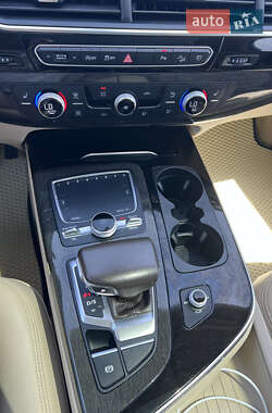 Внедорожник / Кроссовер Audi Q7 2017 в 