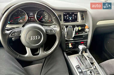 Позашляховик / Кросовер Audi Q7 2013 в 