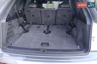Внедорожник / Кроссовер Audi Q7 2017 в 