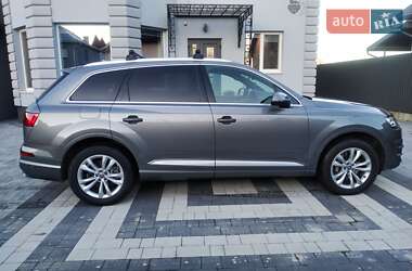 Внедорожник / Кроссовер Audi Q7 2017 в 