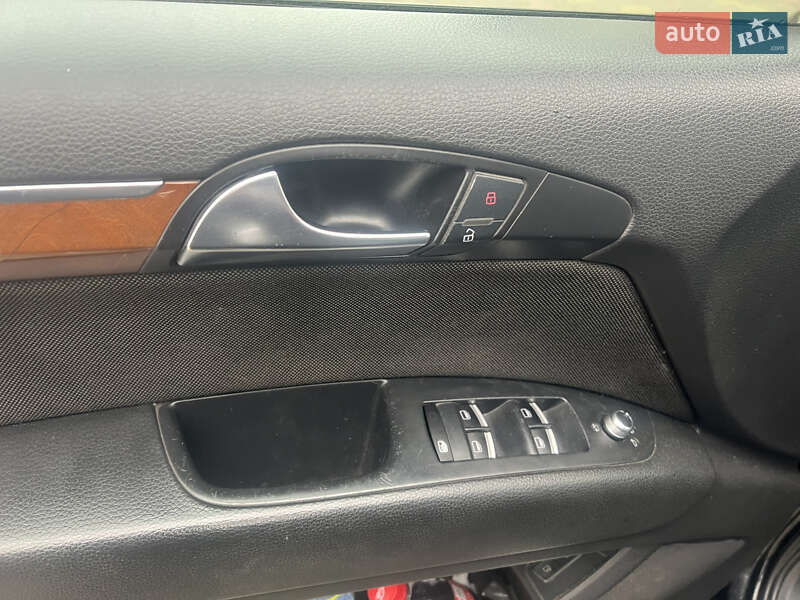Позашляховик / Кросовер Audi Q7 2006 в Стрию