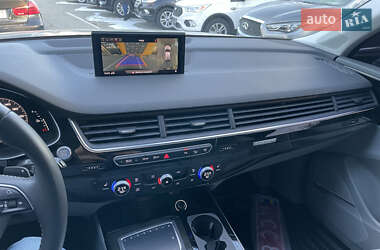 Внедорожник / Кроссовер Audi Q7 2017 в 