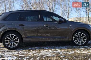 Внедорожник / Кроссовер Audi Q7 2016 в 