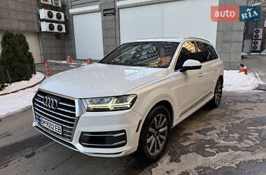 Внедорожник / Кроссовер Audi Q7 2016 в 