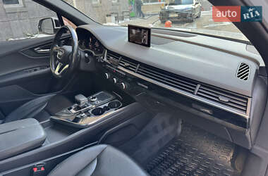 Внедорожник / Кроссовер Audi Q7 2016 в 
