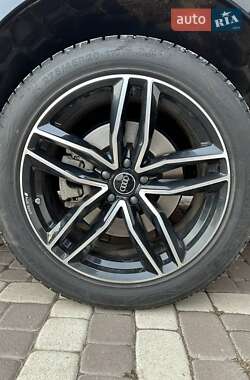 Внедорожник / Кроссовер Audi Q7 2017 в 