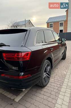 Внедорожник / Кроссовер Audi Q7 2017 в 
