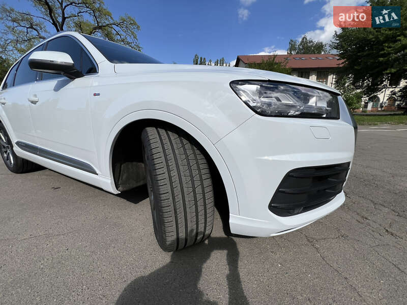 Позашляховик / Кросовер Audi Q7 2018 в Києві