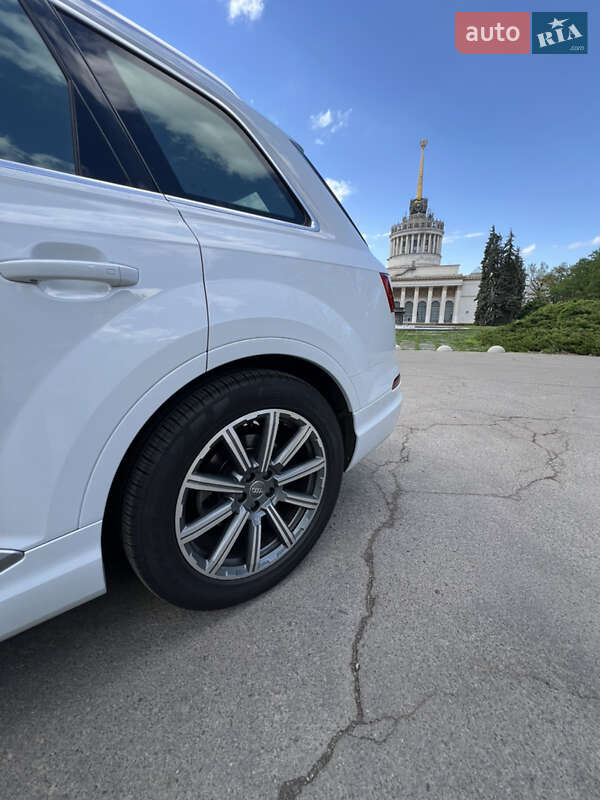 Позашляховик / Кросовер Audi Q7 2018 в Києві