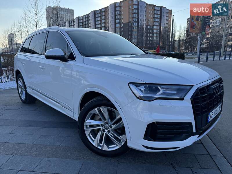 Внедорожник / Кроссовер Audi Q7 2020 в 