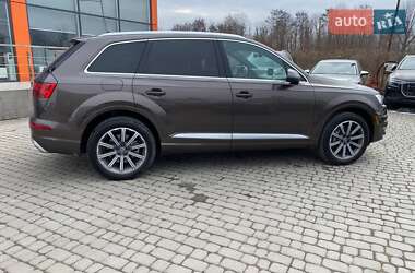 Внедорожник / Кроссовер Audi Q7 2016 в 