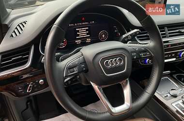 Внедорожник / Кроссовер Audi Q7 2016 в 
