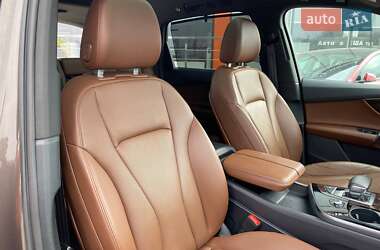 Внедорожник / Кроссовер Audi Q7 2016 в 