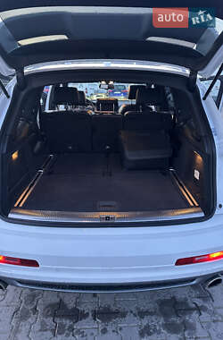 Внедорожник / Кроссовер Audi Q7 2012 в 