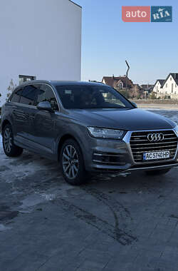 Позашляховик / Кросовер Audi Q7 2017 в 