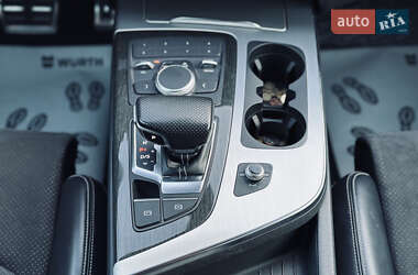 Внедорожник / Кроссовер Audi Q7 2017 в 