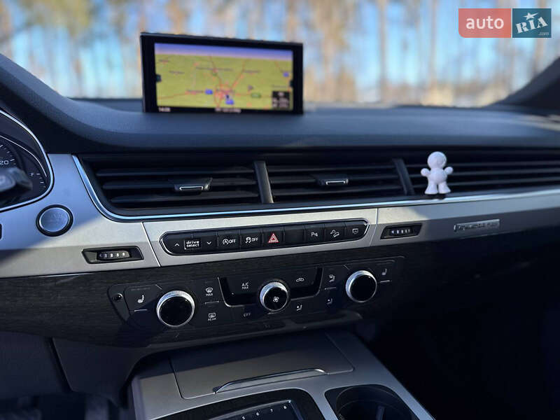 Позашляховик / Кросовер Audi Q7 2017 в Житомирі