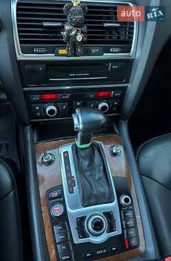 Внедорожник / Кроссовер Audi Q7 2015 в 