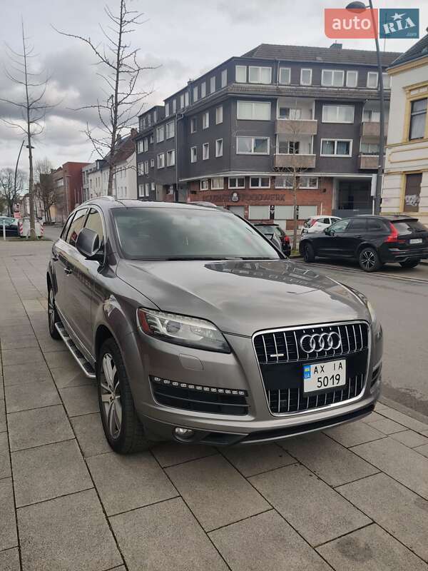Внедорожник / Кроссовер Audi Q7 2010 в 