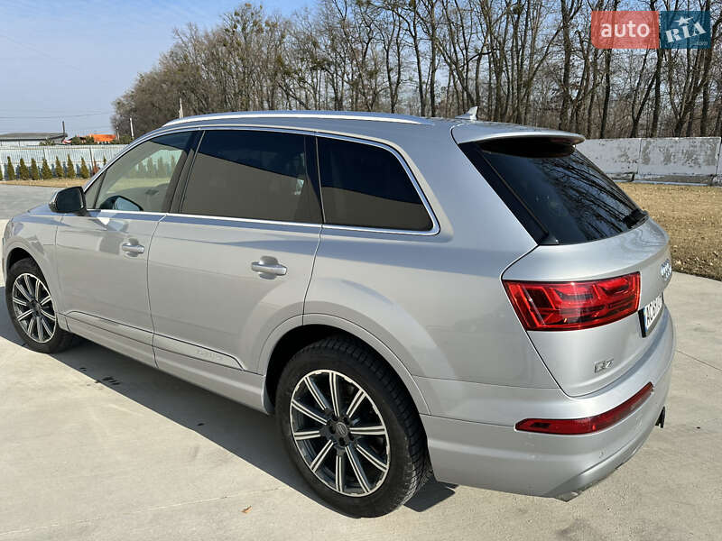 Внедорожник / Кроссовер Audi Q7 2015 в Луцке