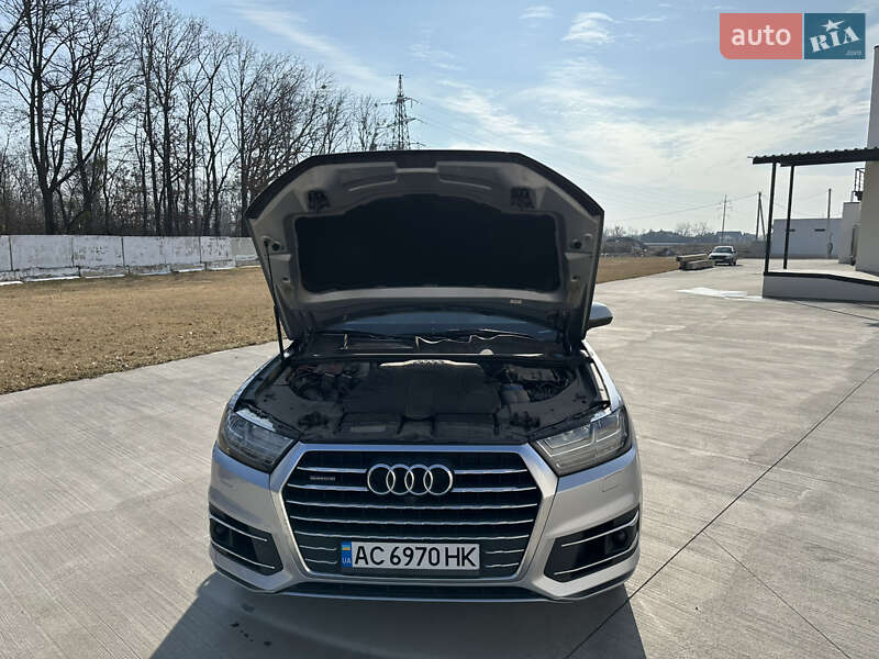 Внедорожник / Кроссовер Audi Q7 2015 в Луцке