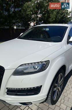 Позашляховик / Кросовер Audi Q7 2010 в 