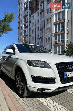 Позашляховик / Кросовер Audi Q7 2010 в 