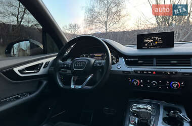 Внедорожник / Кроссовер Audi Q7 2016 в 