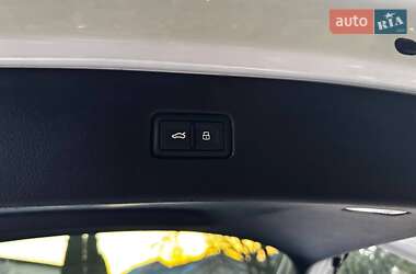 Позашляховик / Кросовер Audi Q7 2021 в 