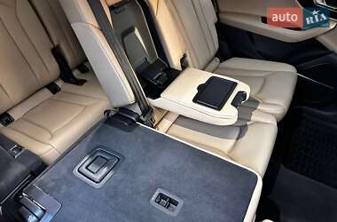 Позашляховик / Кросовер Audi Q7 2021 в 