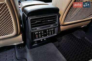Позашляховик / Кросовер Audi Q7 2021 в 