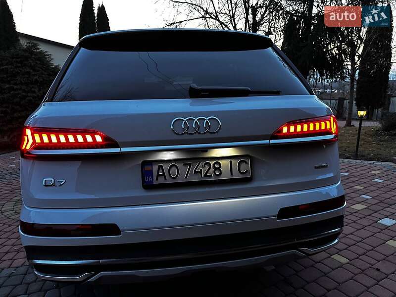Внедорожник / Кроссовер Audi Q7 2021 в Хусте