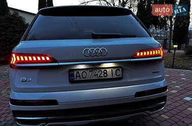 Позашляховик / Кросовер Audi Q7 2021 в 
